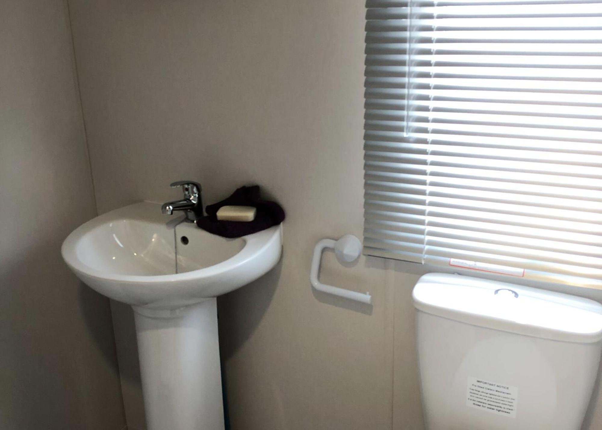 Burrowhead Holiday Village Isle of Whithorn Habitación foto